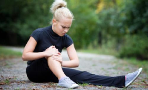 Как снять боль в коленном суставе дома. Что делать, если болят колени?