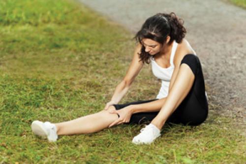 Как снять боль в коленном суставе дома. Что делать, если болят колени?