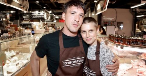 Невероятно красивая пара двух актеров - Дaша Мeльникова и Артур смольянинов. 03