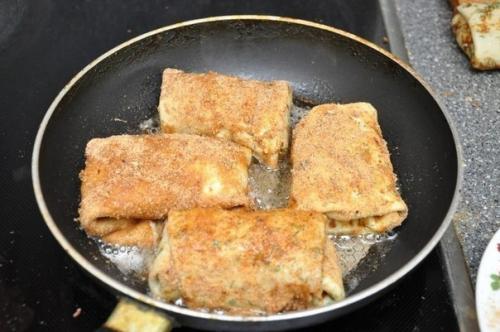 Блинчики с начинкой в панировке. 07