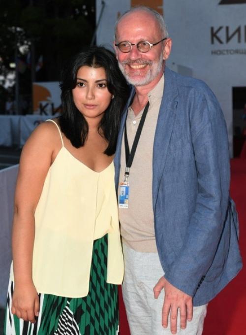 Между Александром гордоном и нозанин абдулвасиева разница в 31 год. 01