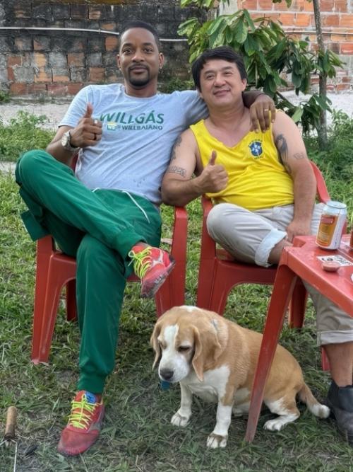 В трущобах Бразилии были обнаружены два друга, которые очень напоминают Уилла Смита и Джеки чана. 01