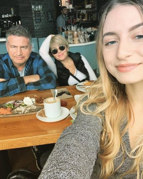 Дочь агутина и варум привезла в Россию нового бойфренда из США. 01 Дочь агутина и варум привезла в Россию нового бойфренда из США. 01