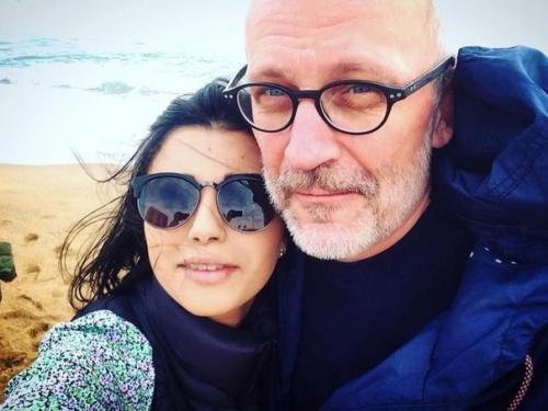 Между Александром гордоном и нозанин абдулвасиева разница в 31 год. 03