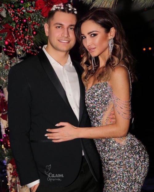 Пожалуй, она сейчас самая популярная артистка! 09