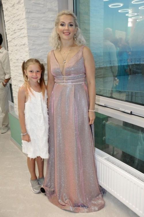 Это актриса Мария Порошина - мама 5 х детей. 03