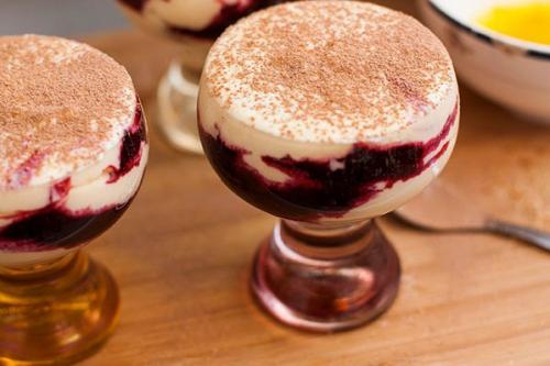 Апельсиновый тирамису.  Смородина черная 400 г.