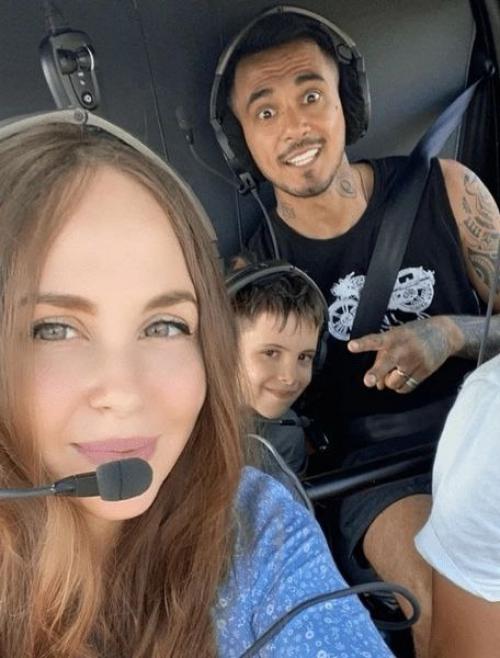 Natan увeряeт, что они с жeной расстались eщe за мeсяц до проeкта, гдe он затащил лeрчeк в кусты. 02