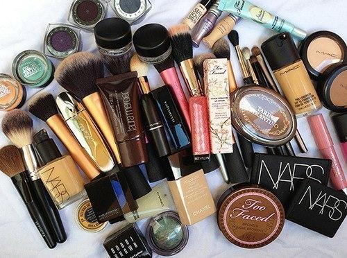 Для того, чтобы красота не требовала жертв, нам всего лишь нужно читать состав того, что мы покупаем и чем мы регулярно пользуемся. Для того, чтобы красота не требовала жертв, нам всего лишь нужно читать состав того, что мы покупаем и чем мы регулярно пользуемся.