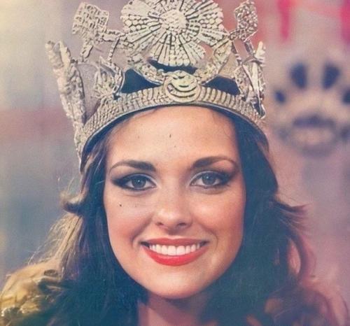 Вот как изменилась актриса, все такая же красавица. 06