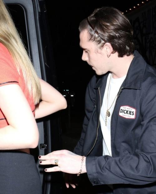 Подтвержденный. Мужчиной на пилочном маникюре уже никого не удивишь. 06