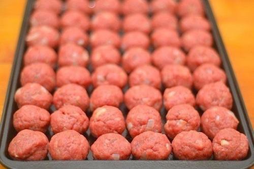 Мясные шарики из говяжьего фарша под сливочным соусом. 05