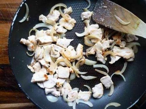 Паста тальятелле с соусом из курицы и грибов. 02