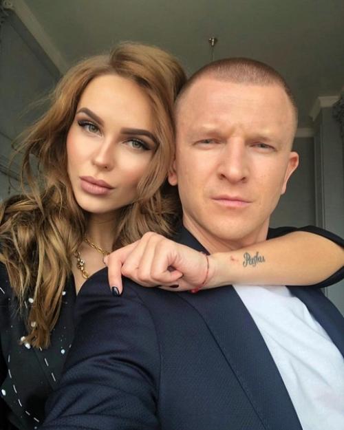 Певица Ханна с мужем и дочкой Адрианой пашу. 02