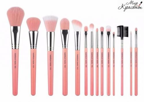 Кисти для макияжа.