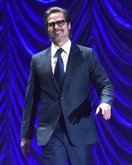 Подтвержденный. Мужчиной на пилочном маникюре уже никого не удивишь. 03