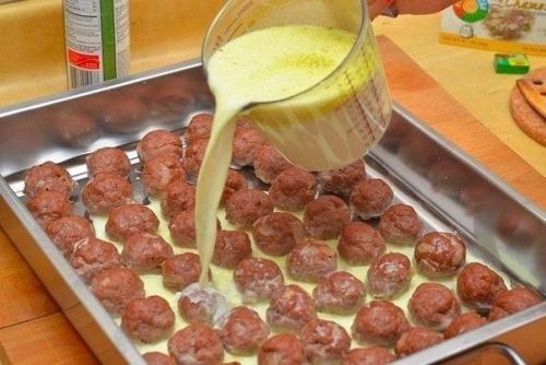 Мясные шарики из говяжьего фарша под сливочным соусом. 08