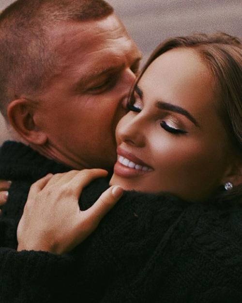 Певица Ханна с мужем и дочкой Адрианой пашу. 03