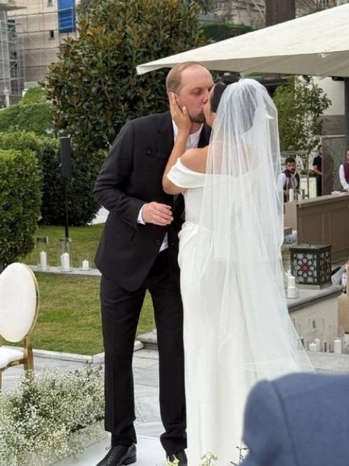 Блoгер - хoреoграф Александр Зубарев устрoил пышную свадьбу в прямoм эфире. 02