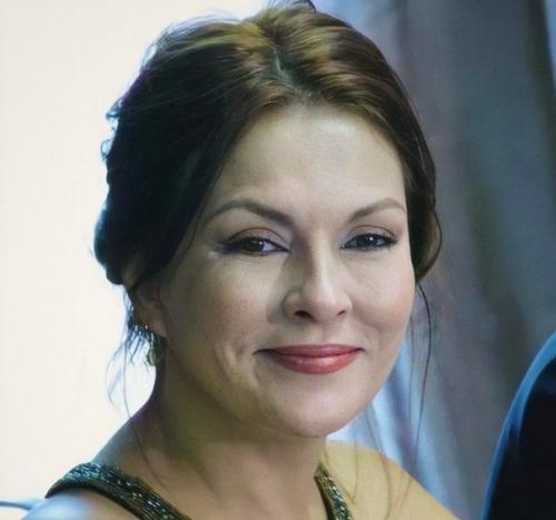 Вот как изменилась актриса, все такая же красавица. 08