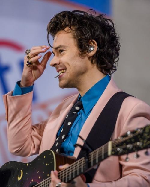 Подтвержденный. Мужчиной на пилочном маникюре уже никого не удивишь. 04