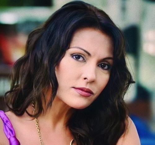 Вот как изменилась актриса, все такая же красавица. 07