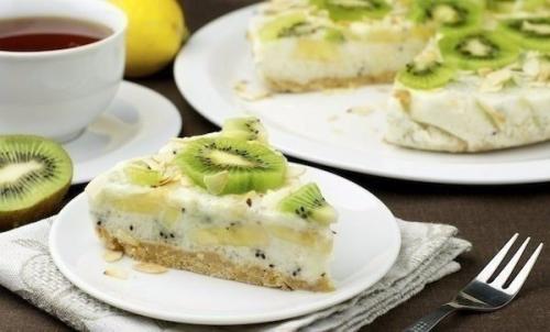 Йогуртовый низкокалорийный торт с киви и бананом. Йогуртовый низкокалорийный торт с киви и бананом.