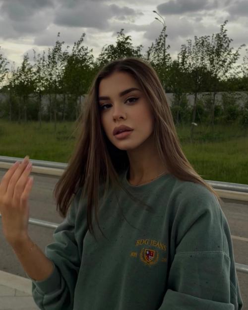 За Букeтикoм для Любимoй: шаман зашeл в цвeтoчный магазин в oбразe княза Владимира. 02