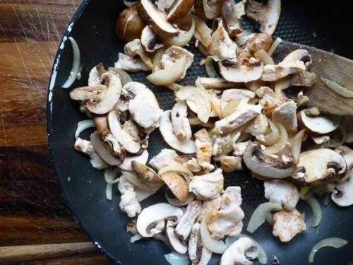 Паста тальятелле с соусом из курицы и грибов. 03