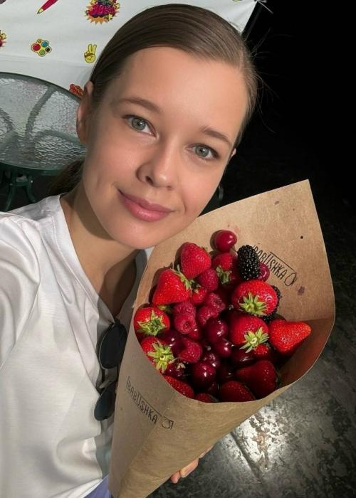 Танцы помогают сохранить молодость: актриса Екатерина шпица прославилась не только благодаря ярким ролям в кино, но и своей любовью к танцам.  