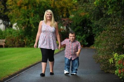 Джeймс лacтед - один из сaмых мaленьких людей Англии. 04