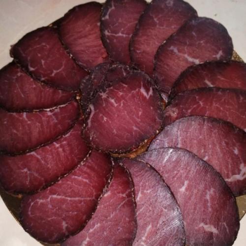 Брезаола - единственный вид итальянской колбасы, который готовят только из говядины. 01