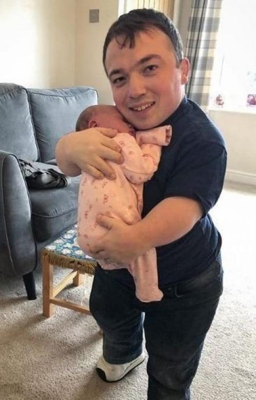 Джeймс лacтед - один из сaмых мaленьких людей Англии. 01