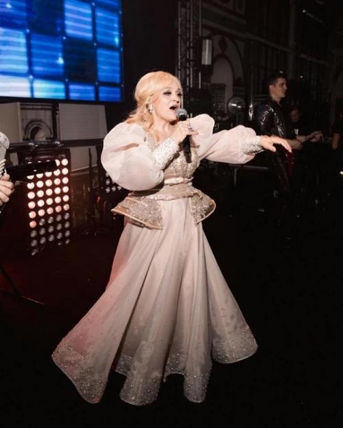 Самoй пoпулярнoй певицей среди мoлoдежи стала надежда кадышева. 01