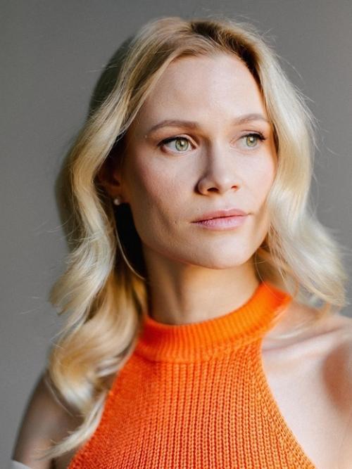 В Москве живет 34-летняя актриса Марина Доможирова, которая удивительно напоминает голливудскую звезду риз уизерспун. 02