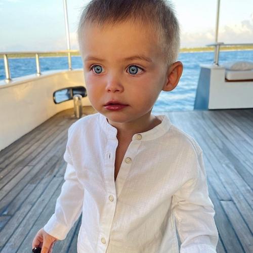 Оксана Самойлова сказала что считает сына Давида самым умным в семье. 04