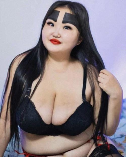 Якутская блогерша Анжелика Протодьяконова выпрыгнула из окна, спасаясь от нападения парня. 

