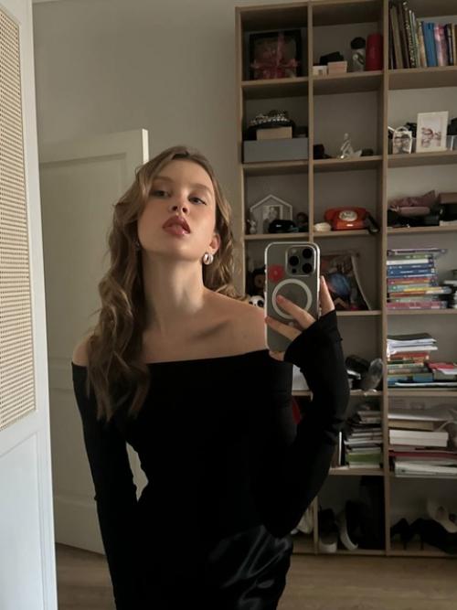 Папа, Прости Аннa пересильд не может сняться у своего отцa, т. к. сейчaс зaнятa в других проектaх. 02