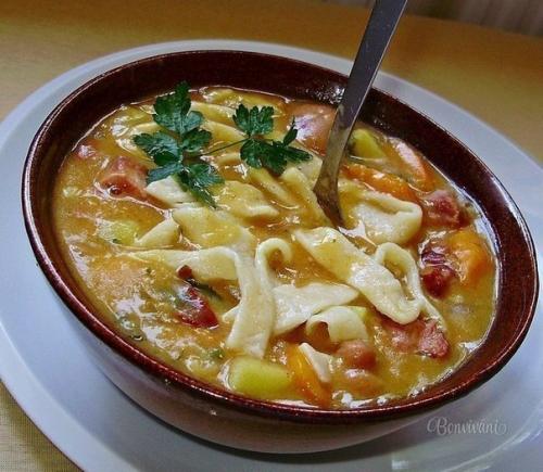 Фасолевый суп с домашней лапшой. Фасолевый суп с домашней лапшой.