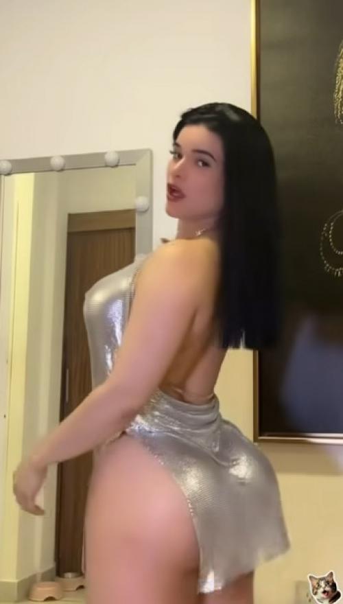 Это сложно назвать платьем, скорее натянула пакет на себя. 01