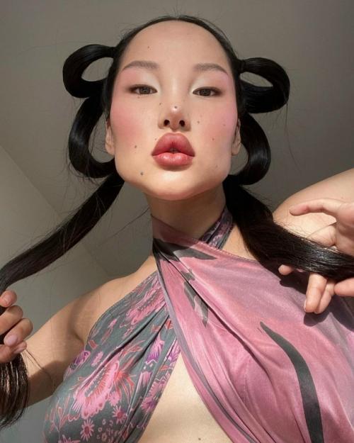 Какая же невероятная и по-настоящему запоминающаяся внешность у корейской модели цунайна. 02