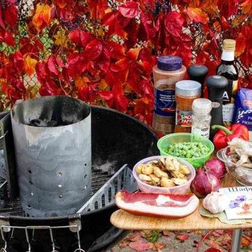 Паэлья с морепродуктами в голландской печи на гриле. 02