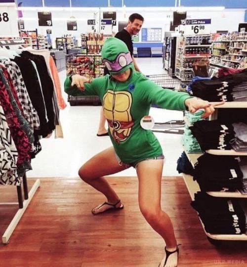 А ведь до замужества адекватными были. 03