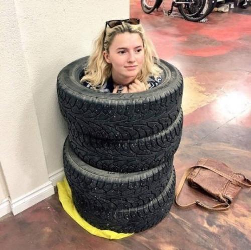 А ведь до замужества адекватными были. 02