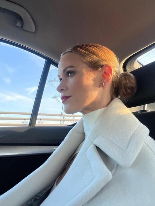 В Москве живет 34-летняя актриса Марина Доможирова, которая удивительно напоминает голливудскую звезду риз уизерспун. 03