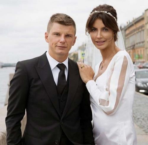 Экс - супруга Аршавина попросила прощения у Барановской, семью которой она разрушила. 04