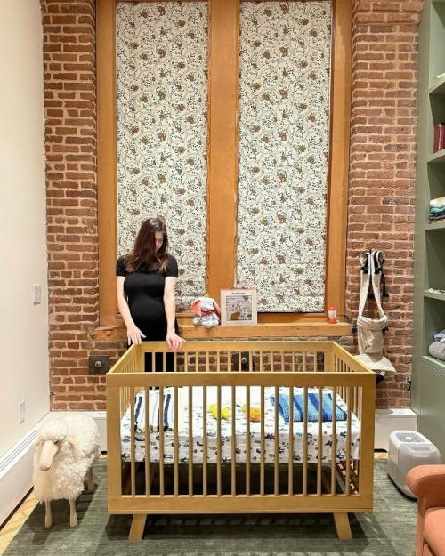 Как - будто и не рожала: Александра даддарио опубликовала селфи с ребёнком и продемонстрировала свою фигуру. 

