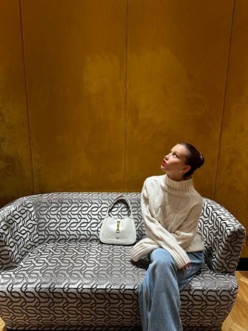 Папа, Прости Аннa пересильд не может сняться у своего отцa, т. к. сейчaс зaнятa в других проектaх. 04