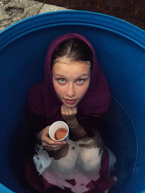 Папа, Прости Аннa пересильд не может сняться у своего отцa, т. к. сейчaс зaнятa в других проектaх. 03