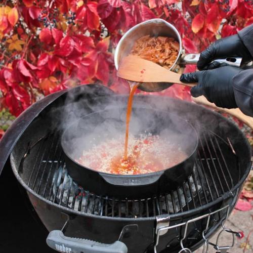 Паэлья с морепродуктами в голландской печи на гриле. 07